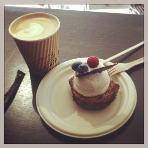 AirPort Snack in between...
#food#coffee#coffeejunkie#coffeebreak#airport#copenh...