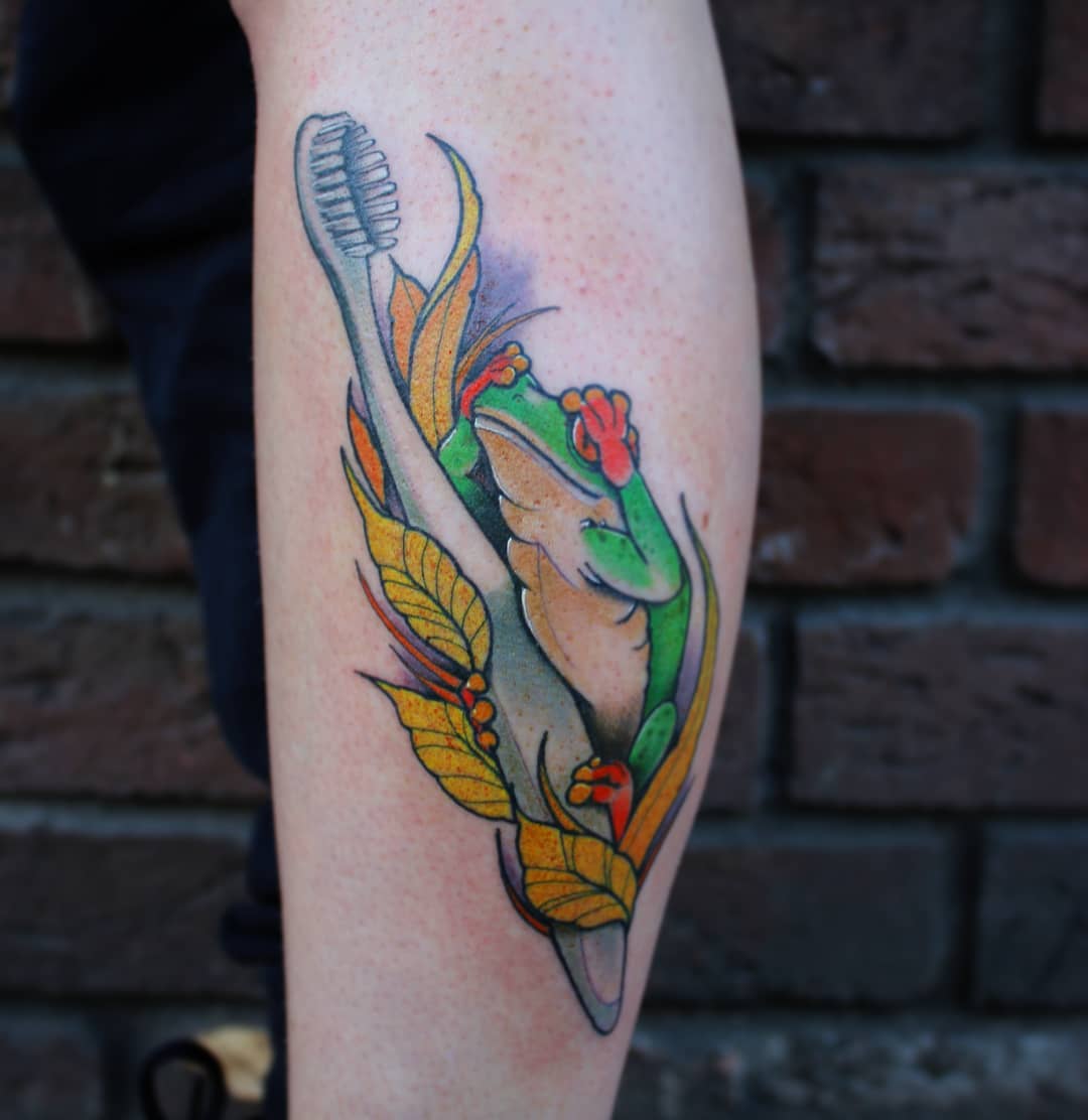 Bloody frog-dude from today. Thank you so much chrissi!
#germantattooers #tattoo
