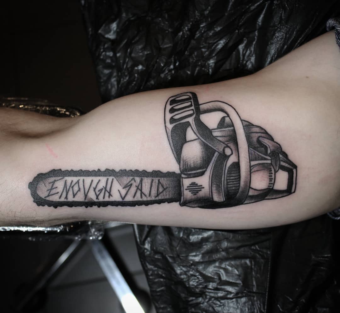 Chainsaw from my latest flash, thx nico for choosing this
#germantattooers #germ