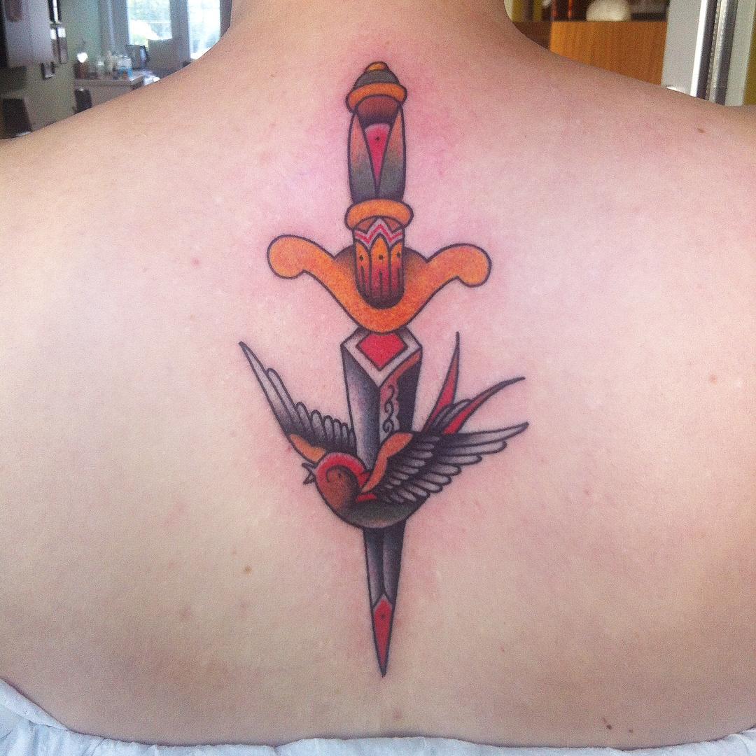 Dagger from today, test to get a new color theme..
#stuckinthepasttattoo #dagger