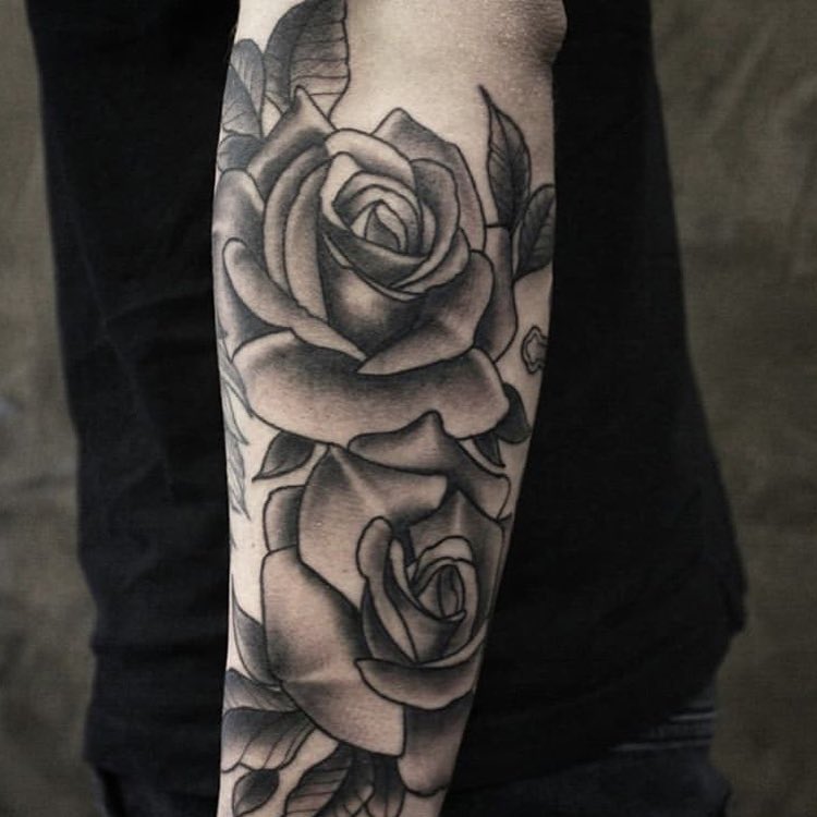Done by @tommykommerz ... #blackandgreytattoo #rosetattoo #bottrop #zeitgeisttat...