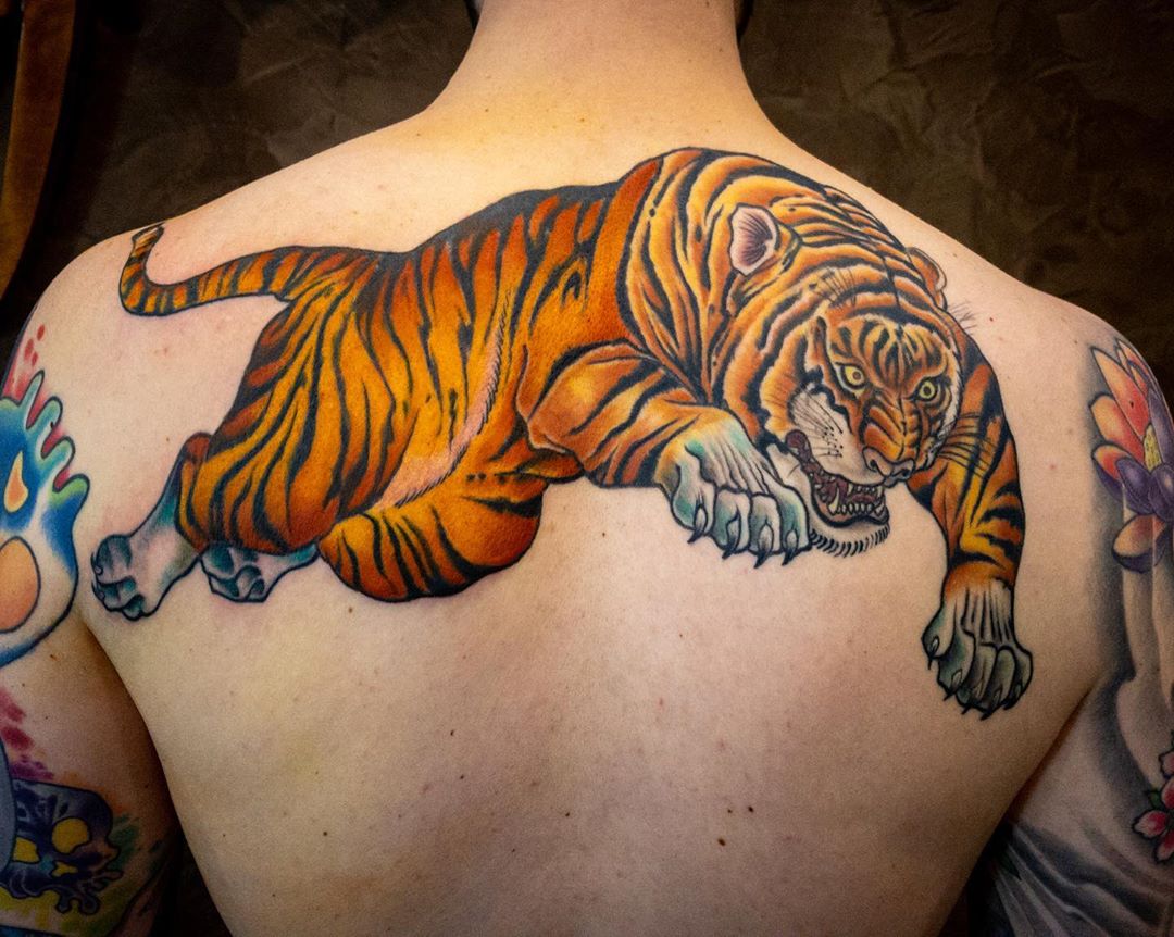 Done with Tim‘s Upper back. All lines, blacks and half of the colours fully heal...