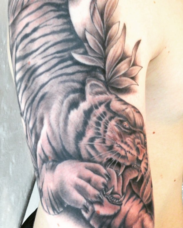 Finished this b/g tiger in Nicolaj today, it is was fun to do - mange tak for i ...