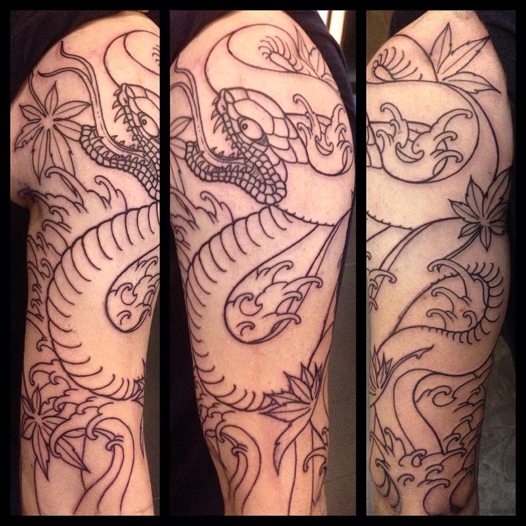 First session down.

#tattoo #tattooing #tatovering #blackwork#snake#maple#japan...