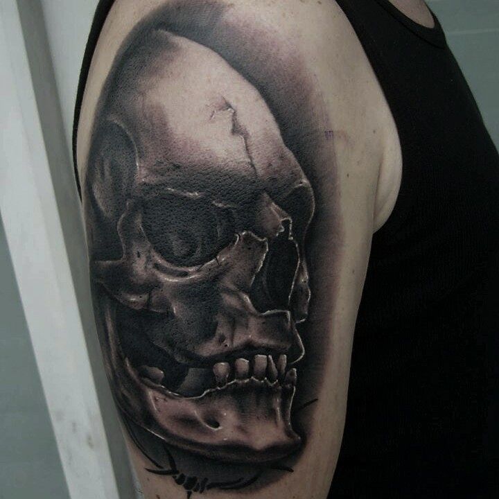 Fresh Skull from this week....thx adrian for taking your first tattoo like a cha