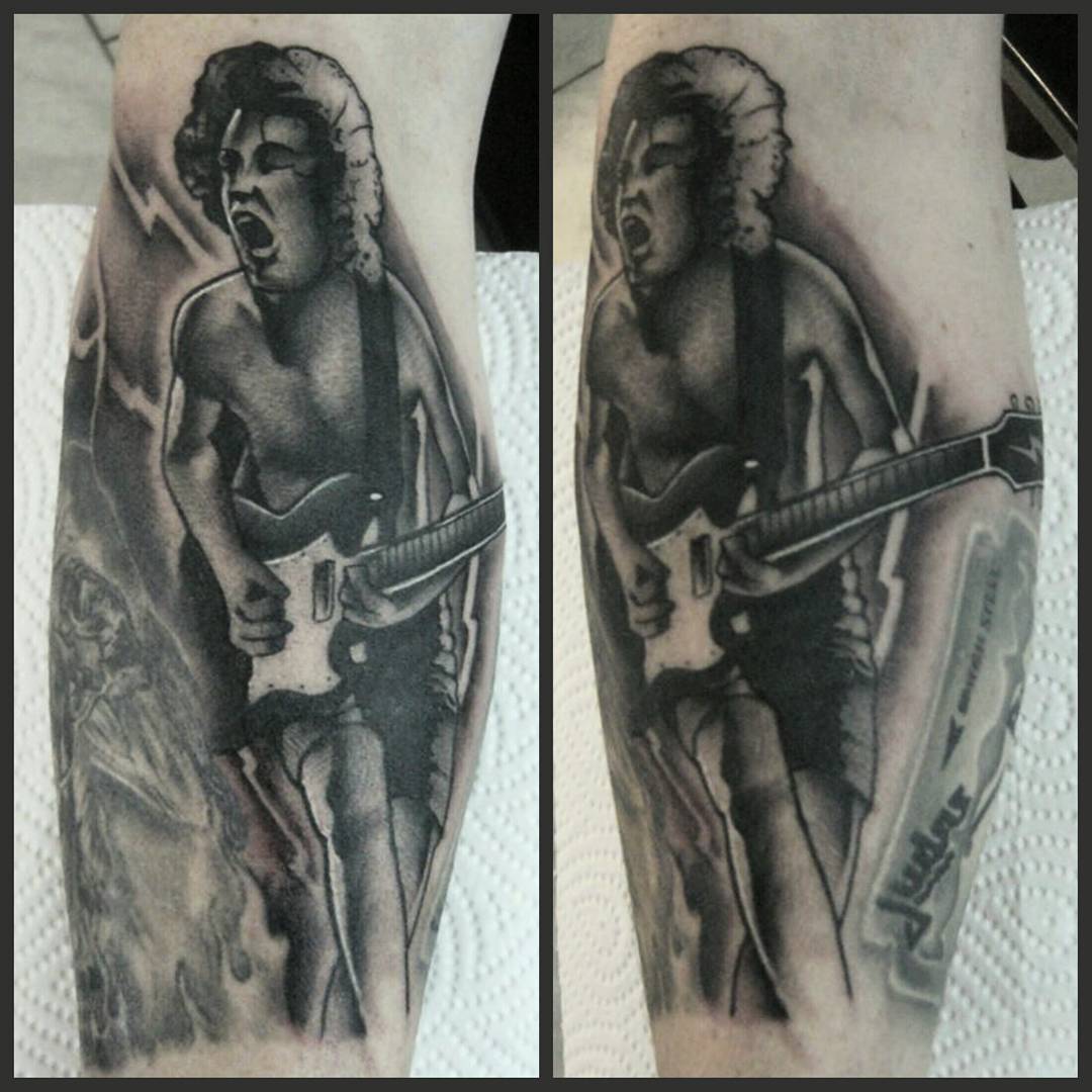 Funny lil AC/DC-filler from yesterday......just black, no greywash.....thx for y