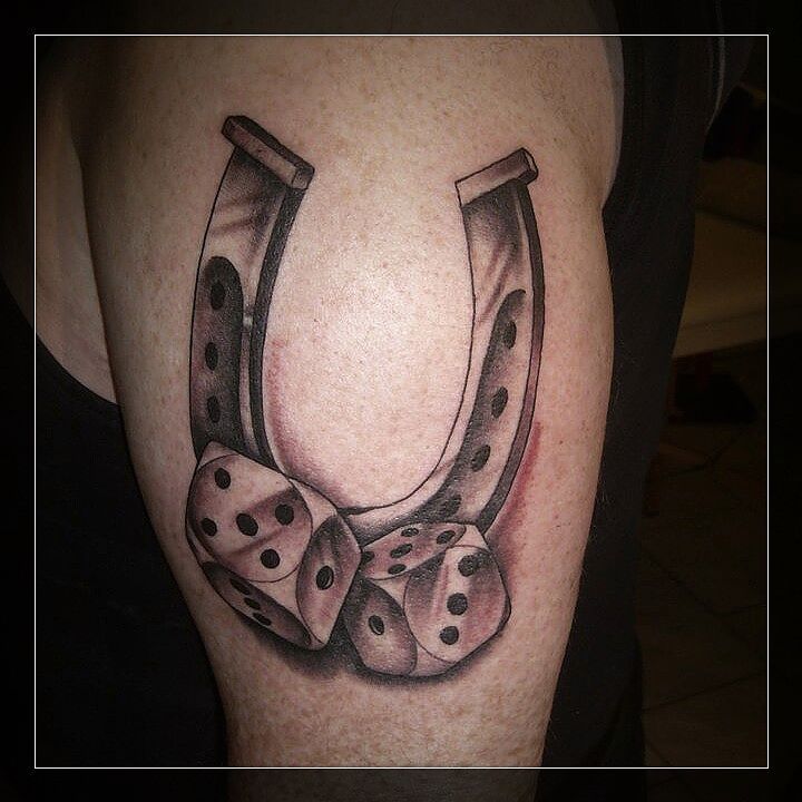 Funny little horseshoe from today....thx for looking #germantattooers #blackngre