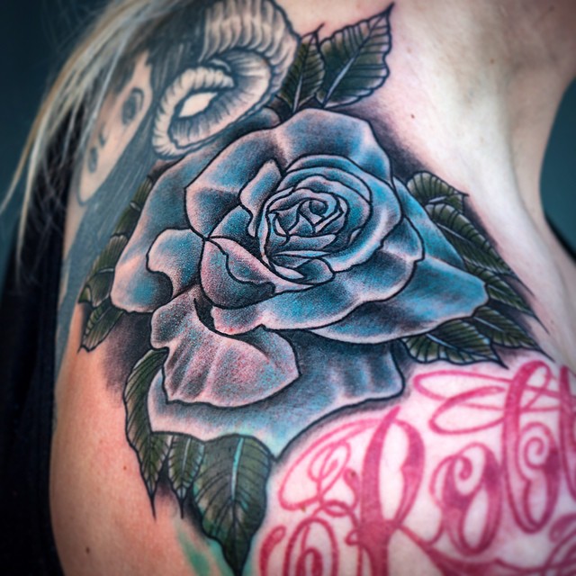 Gap filler fun today! #tattoo #tattooing #rose#rosetattoo#bluerose#fantasiatatto...