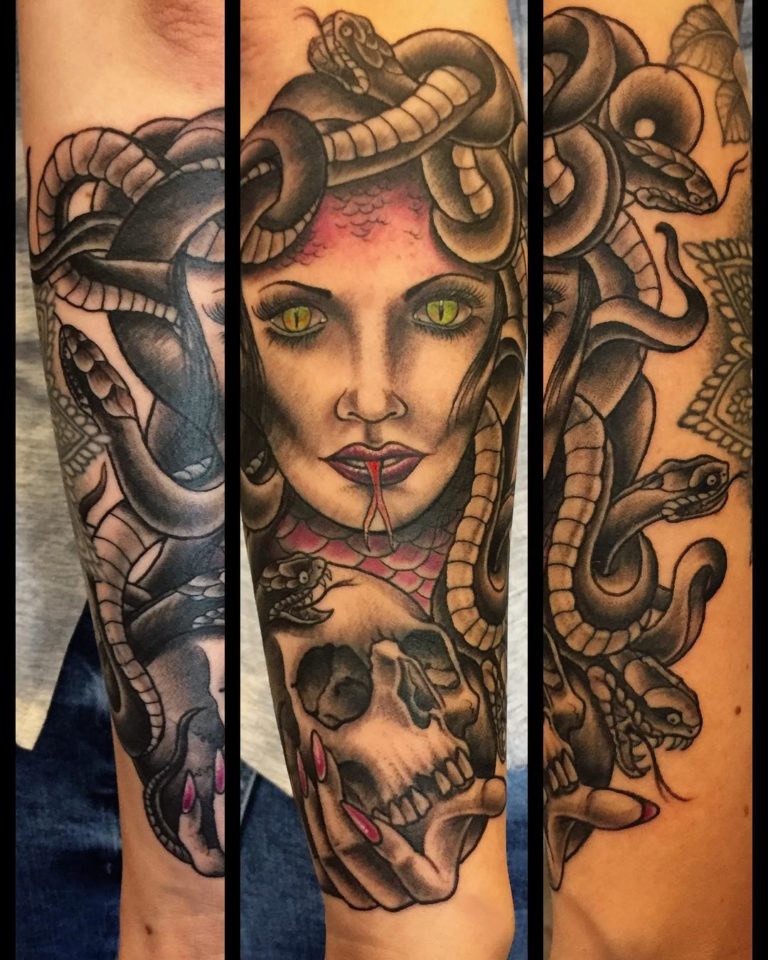 tattoing Zeitgeist Tattoo Studio Bottrop