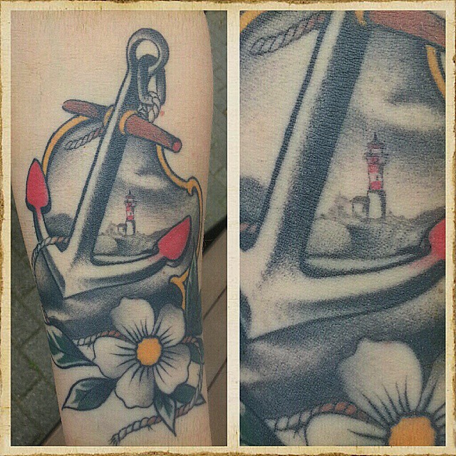 Healed from a while ago,
#stuckinthepasttattoo #dortmundfinest #bright_and_bold