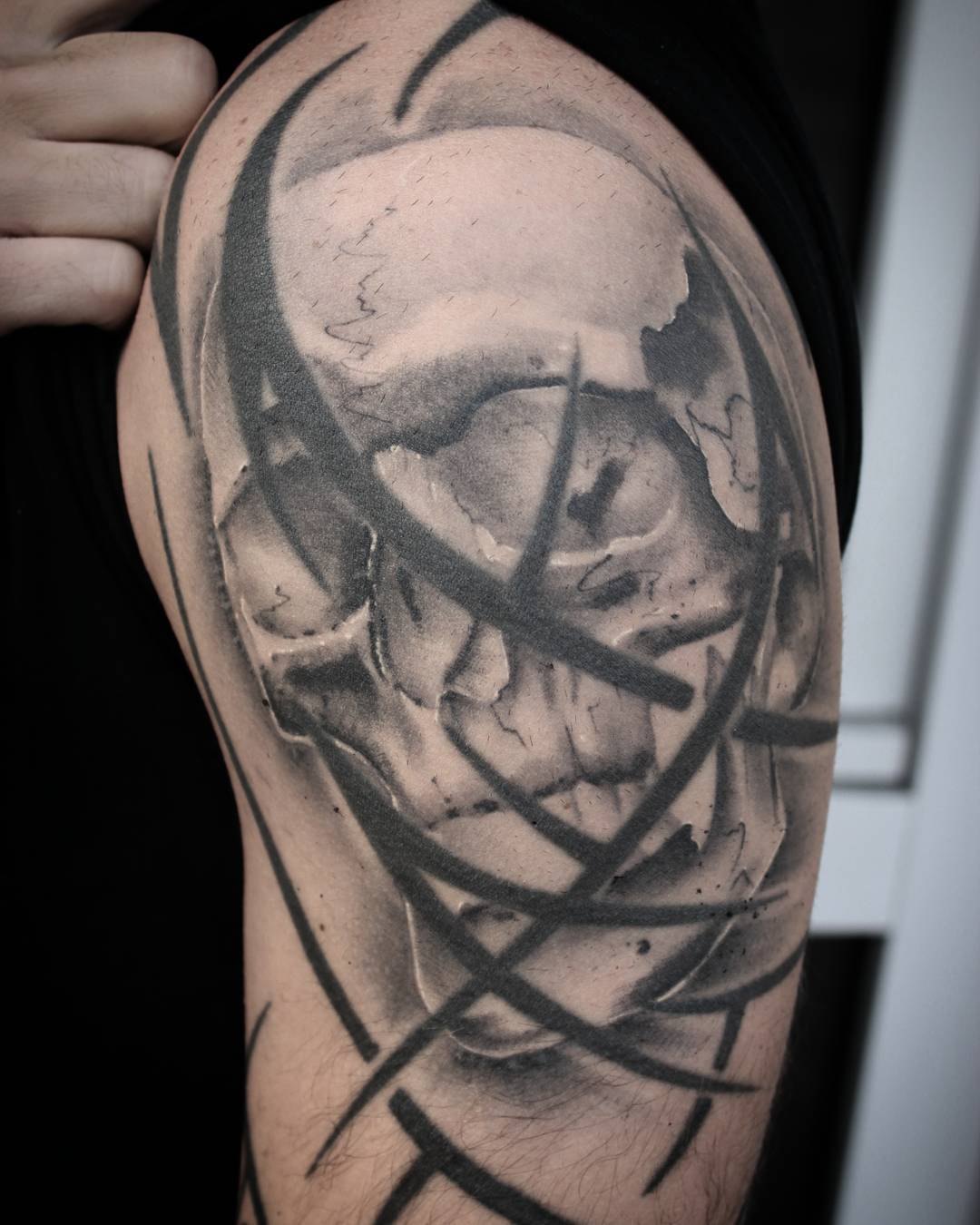 Healed skull...."blastunder".....tribal not by me
#germantattooers #tattooworker
