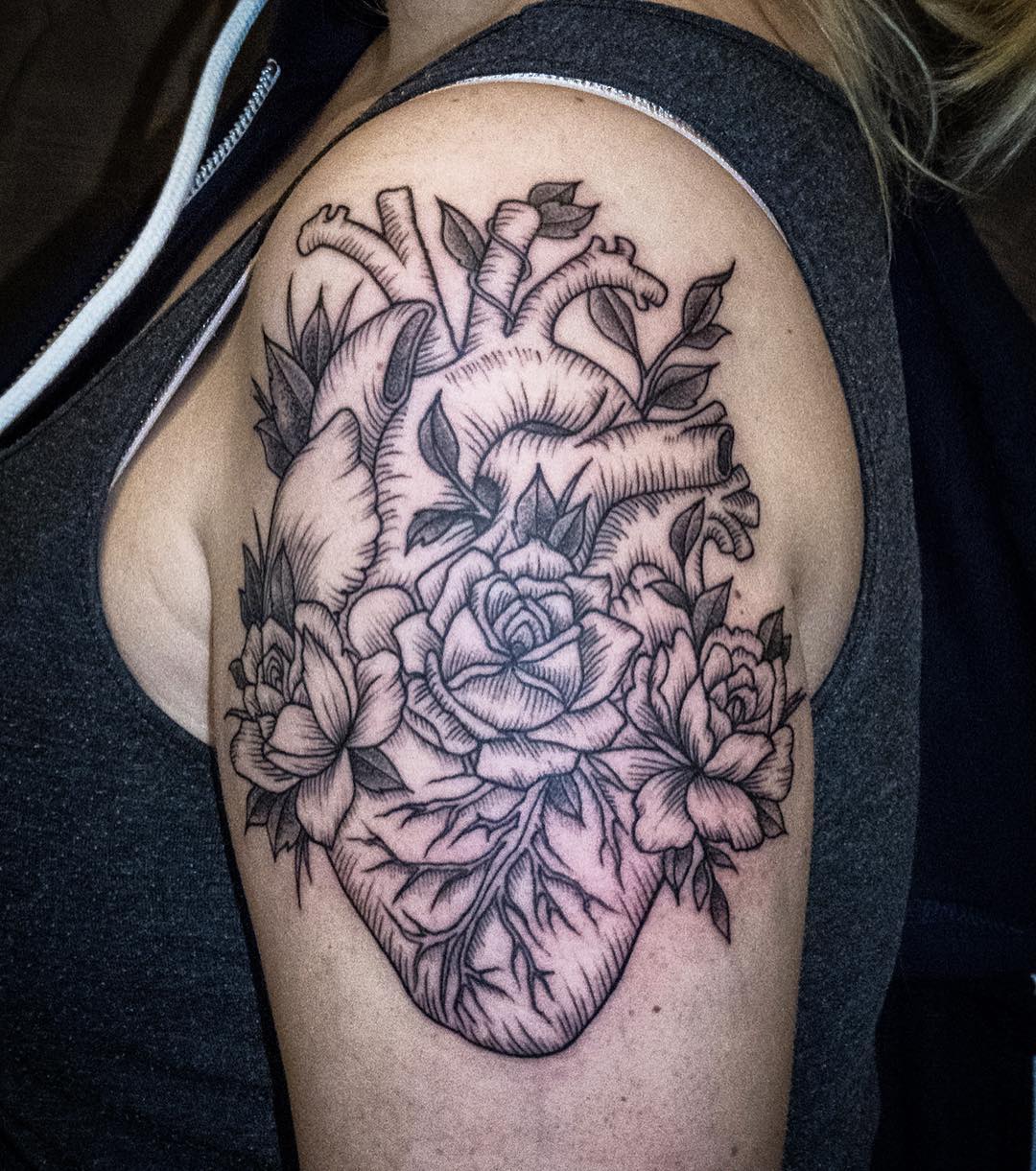 Lara is now wearing her heart on her sleeve. Thanks to @blackclaw Straight Liner...
