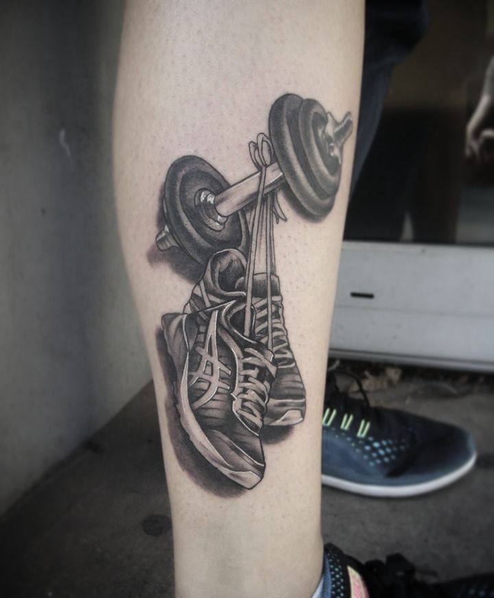 Lil sporty one from today! 
#germantattooers #tattooworkers #blackandgreytattoo