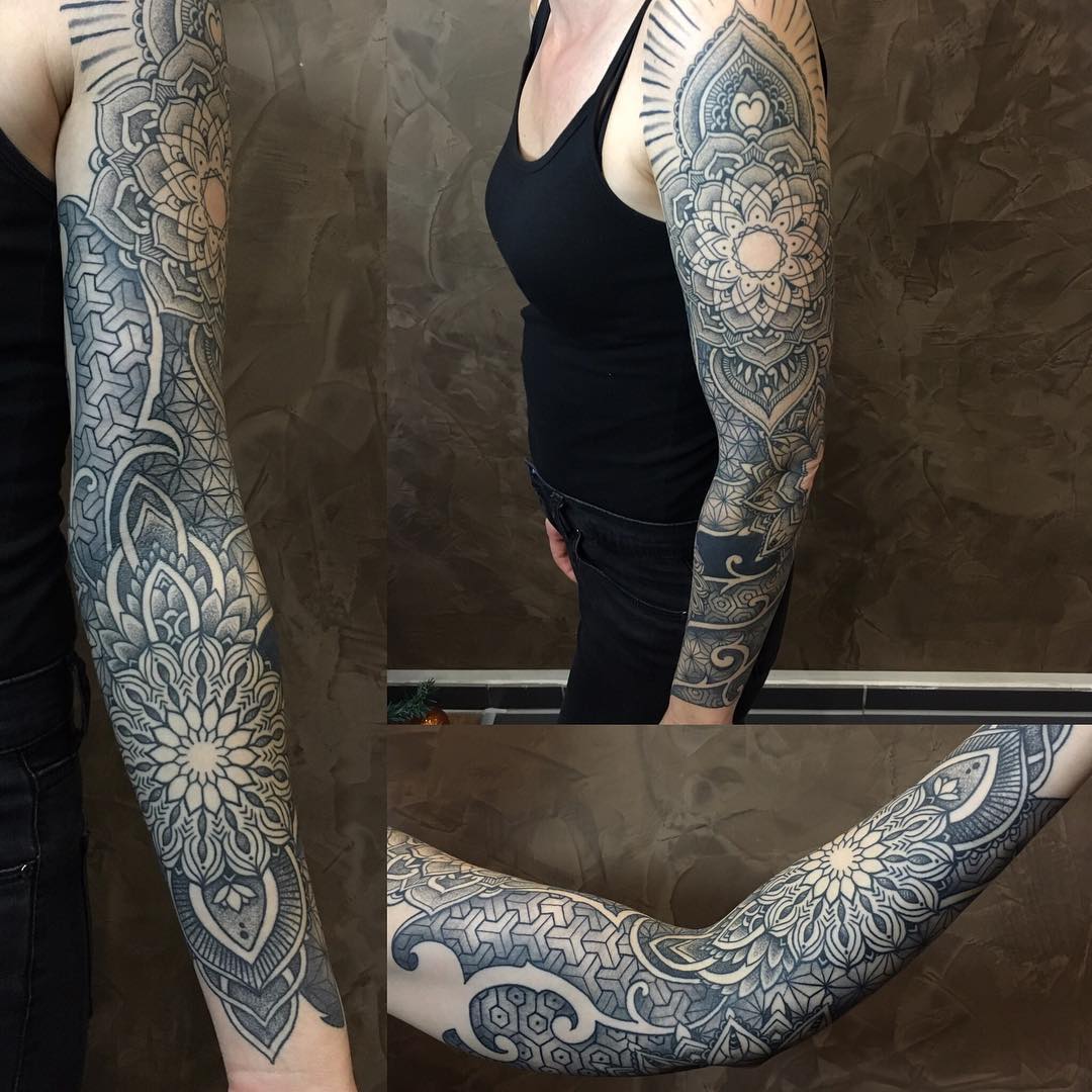 Mandala work done by @basti_saaba  #mandalatattoo #blackwork #blackworktattoo #z...