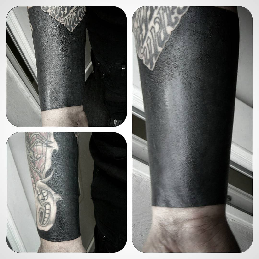 "Paint it black"-saturday.....the first step #germantattooers #black #blackworke