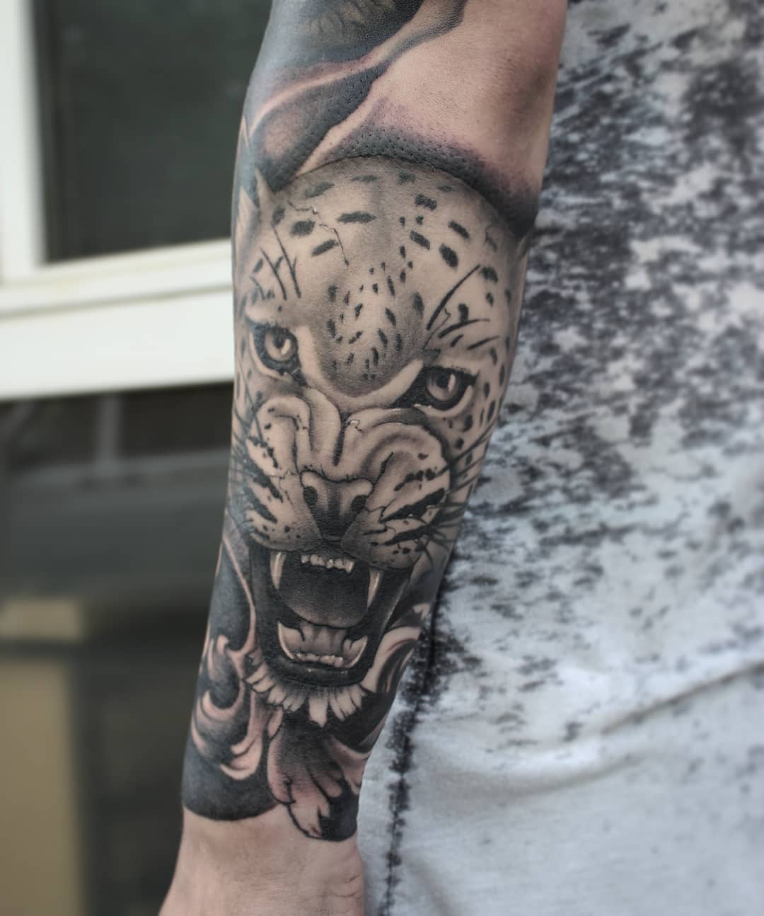 Soft kitty, warm kitty, little ball of fur....healed...thank you max for your tr
