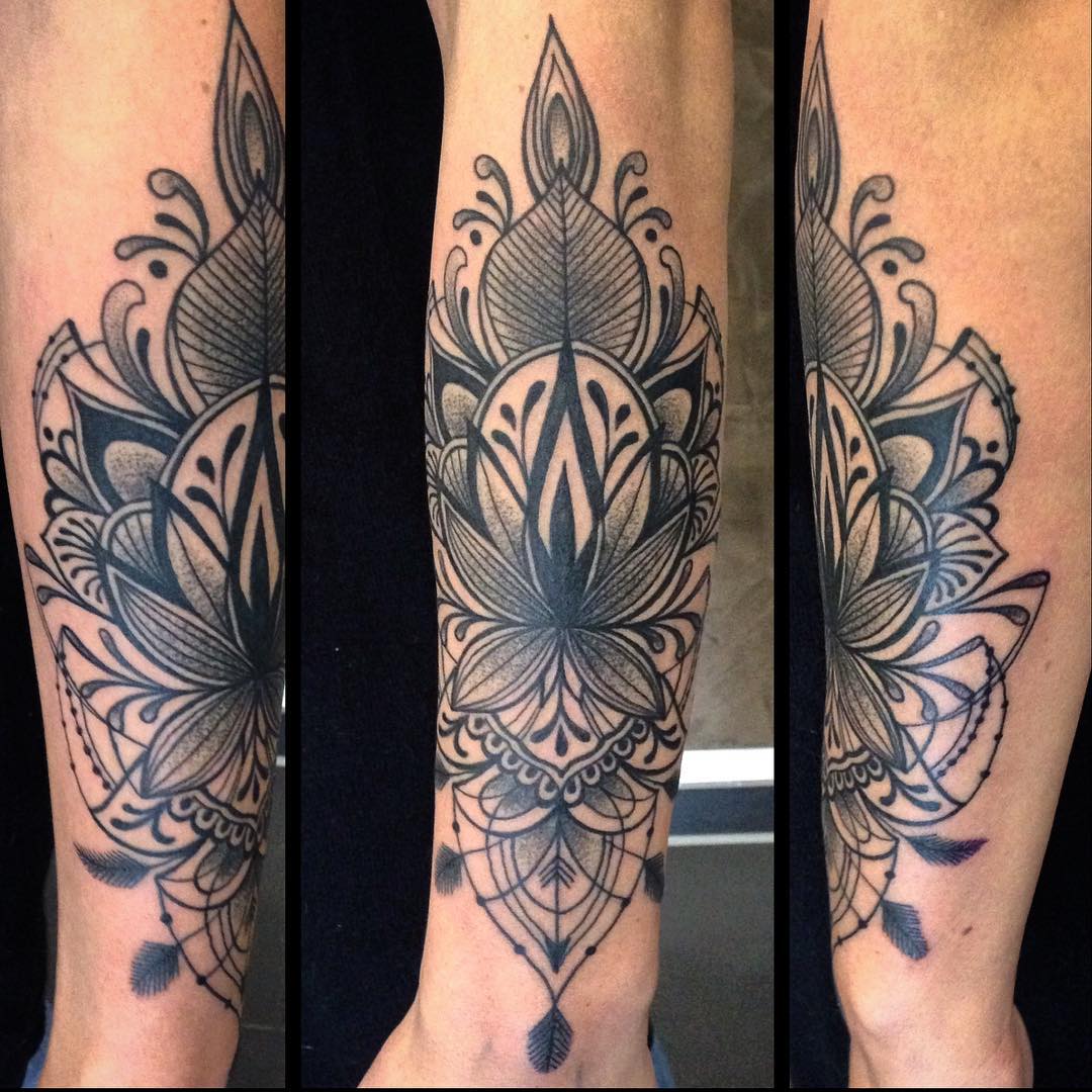 Some lining boot camp on @lora_jalin today - always a pleasure 
#tattoo #tattoin...