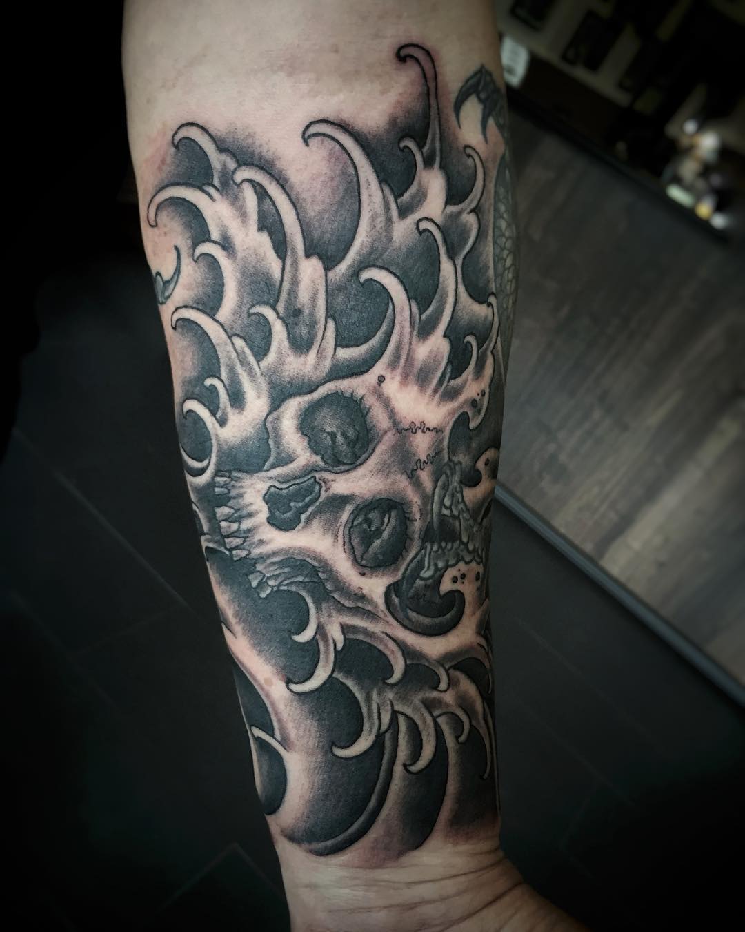 Splish Splash 
.
.
.
#tattoo #tattooing #tatovering #blackwork#fingerwaves#waves...