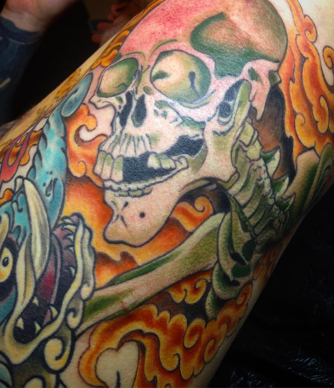 Still in progress, but sooo much fun on this rib panel!

#tattoo #tattooing #tat...