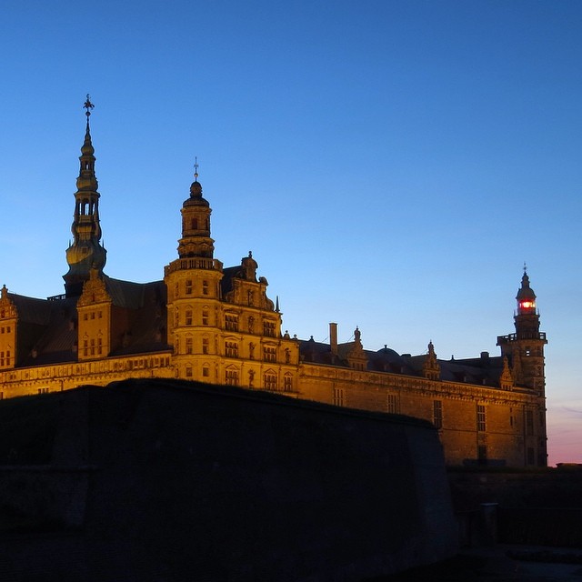 Sunday evening walk - this time with view on Kronborg Slot beaconing the boats f...