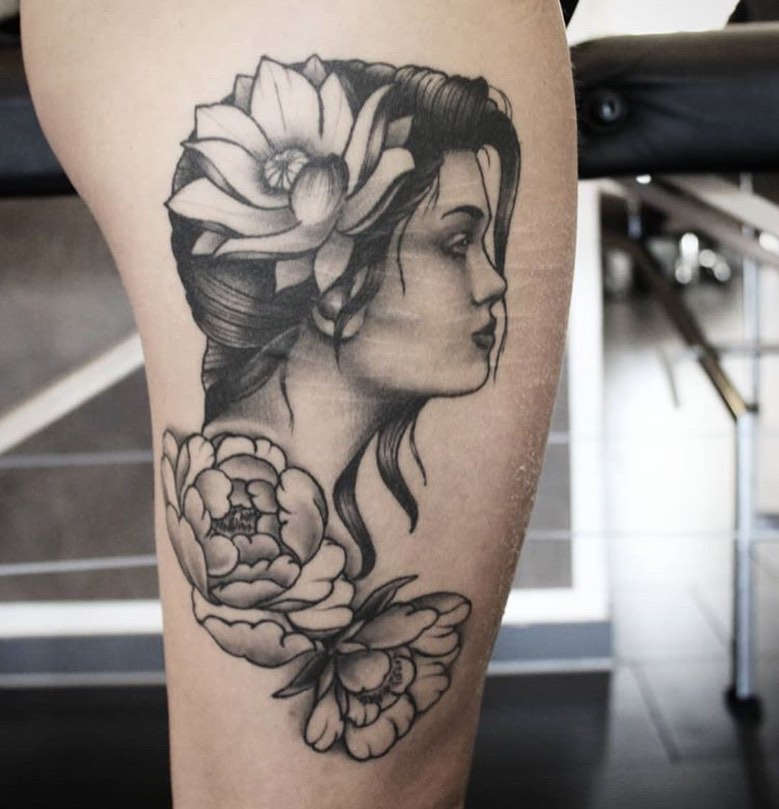 Tattoo done by @tommyschaarschmidt 
 #blackwork #blackworktattoo #zeitgeisttatto...