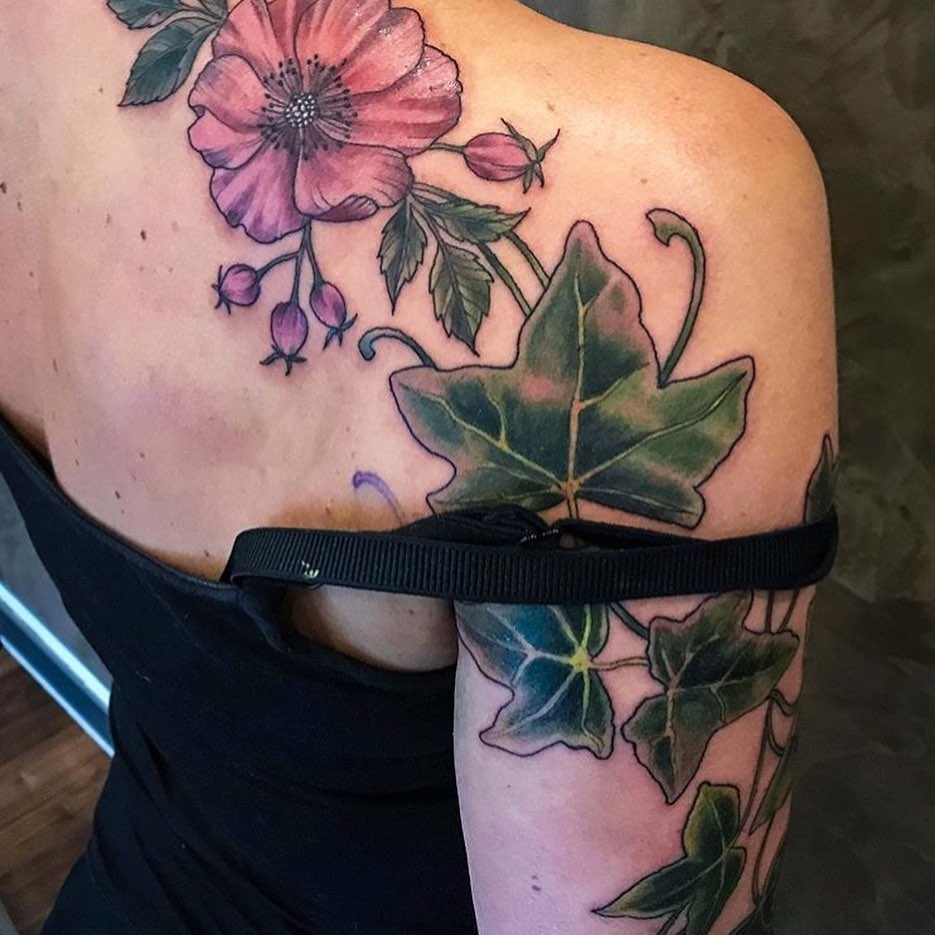 Tattoo von @xkaix gestochen #flowertattoo #colourtattoo #girlytattoos #tattooedg...