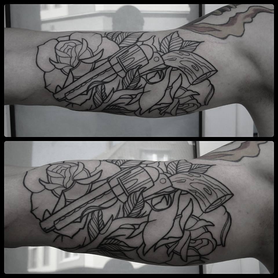 Totaly forgot to post the revolver....in progress #germantattooers #traditionalt