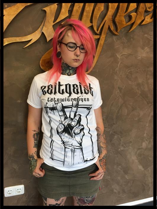 Und das 2. Shirt kommt direkt hinterher....;-)
 Ab sofort bei uns im Laden zu er...