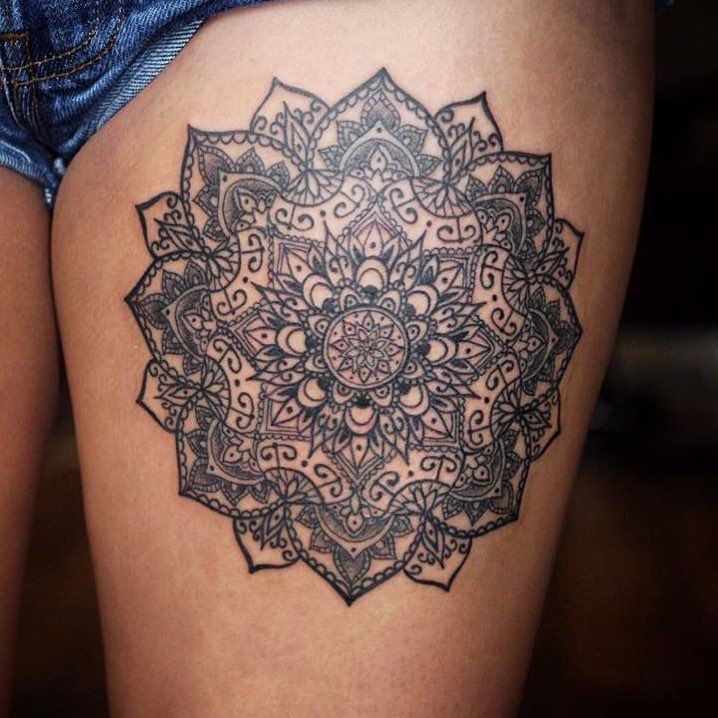 Upper leg mandala I did the other day
#tattoo #tattoing #tatovering #dotwork #do...