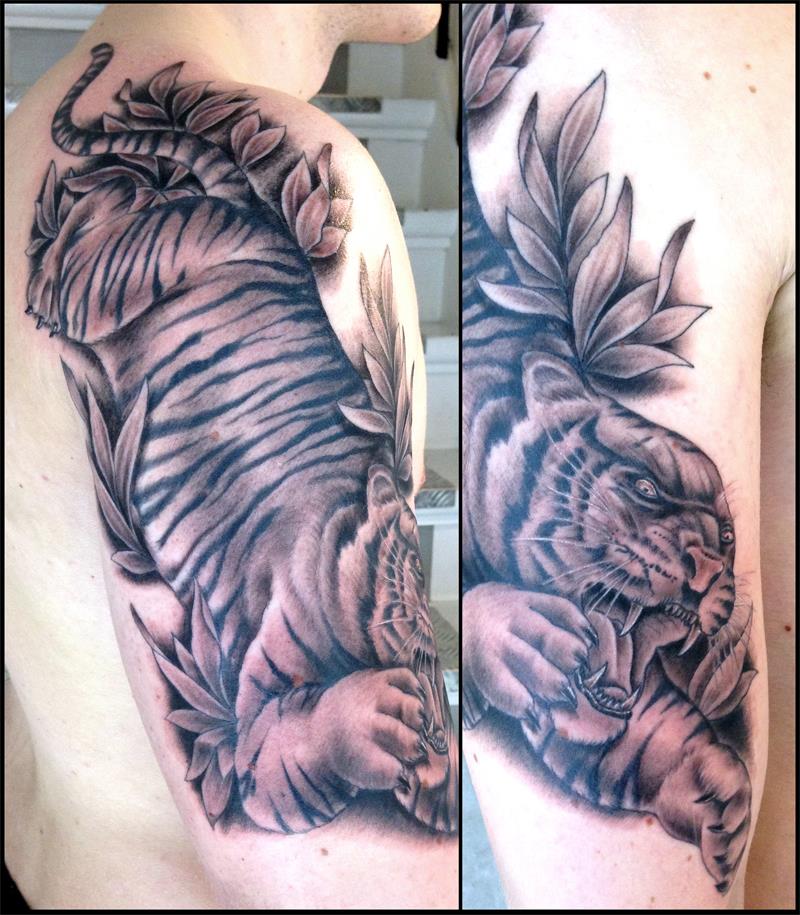 Vor ein paar Tagen hat Nicolaj sein allererstes Tattoo bekommen; Kitty Kätzchen,