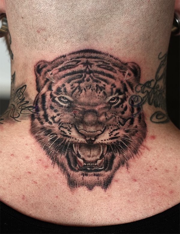 When you´re in Bottrop, you best watch your back!
 Neck Tattoo by Kai Ski
Überse...