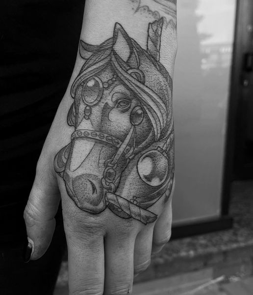 Break on through to the other side…Tattoo von @ronraida gestochen… #dotworktatto