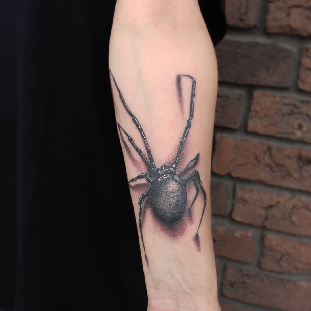 Itsy bitsy spider from today. Thanks a lot for the trust
#germantattooers #tatto