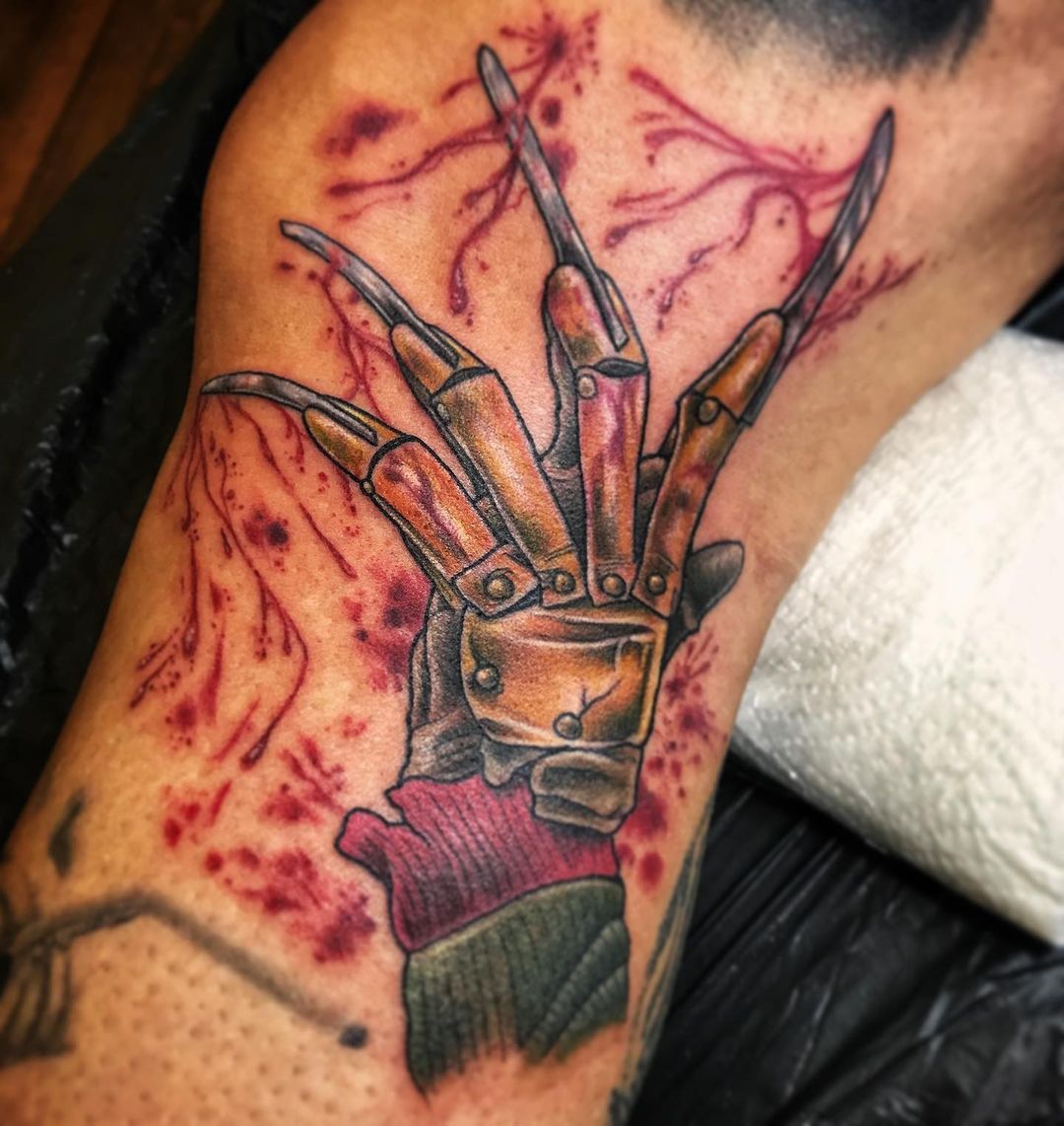 It‘s the month of Halloween.

.
.
.

#tattoo #tattooing #tatovering #glove#fredd...