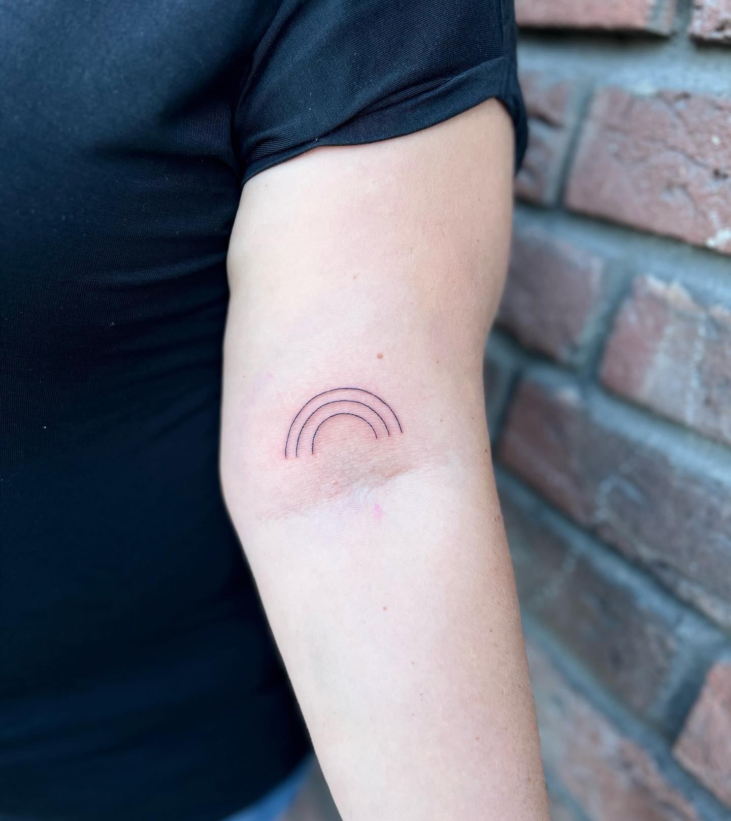 DANKE @27angel84 
.
#finelinetattoo #rainbowtattoo #tattooideas #smalltattoo #sm