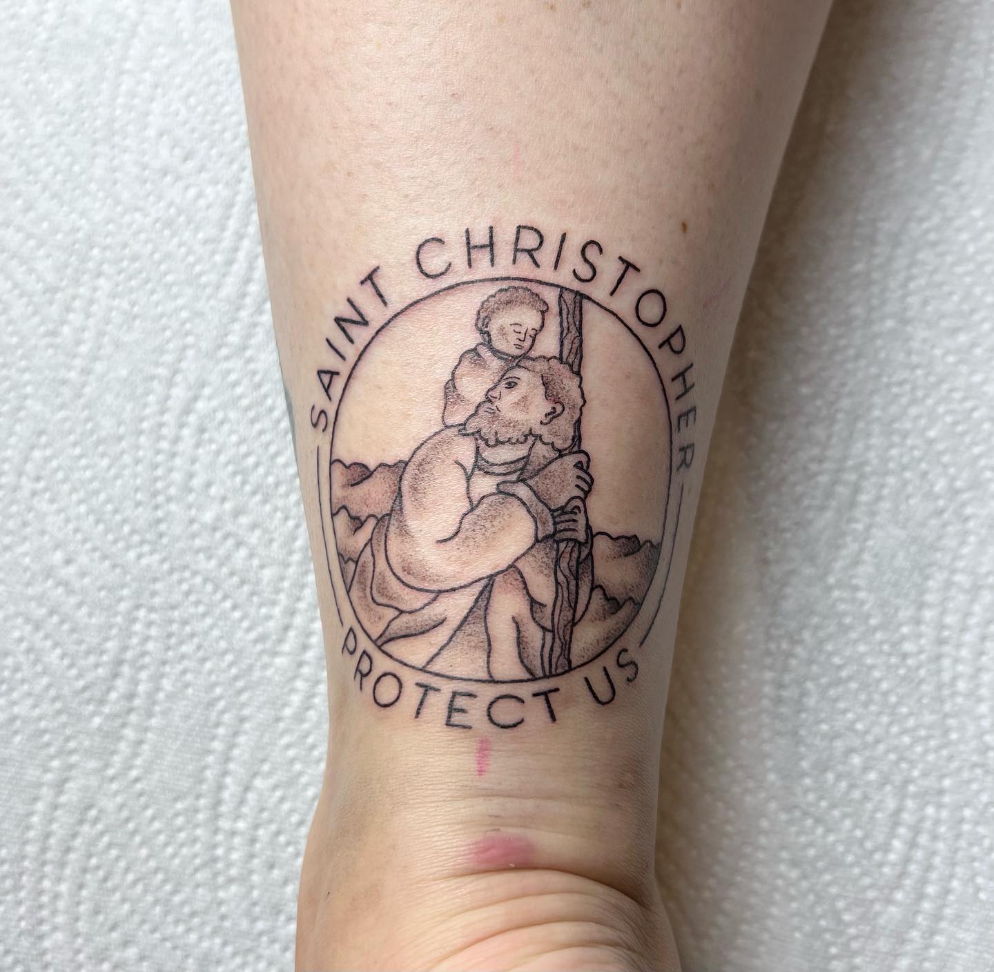 DANKE @nanyihrs 
.
#tattoo #tattooideas #tattooinspiration #saintchristopher #bl