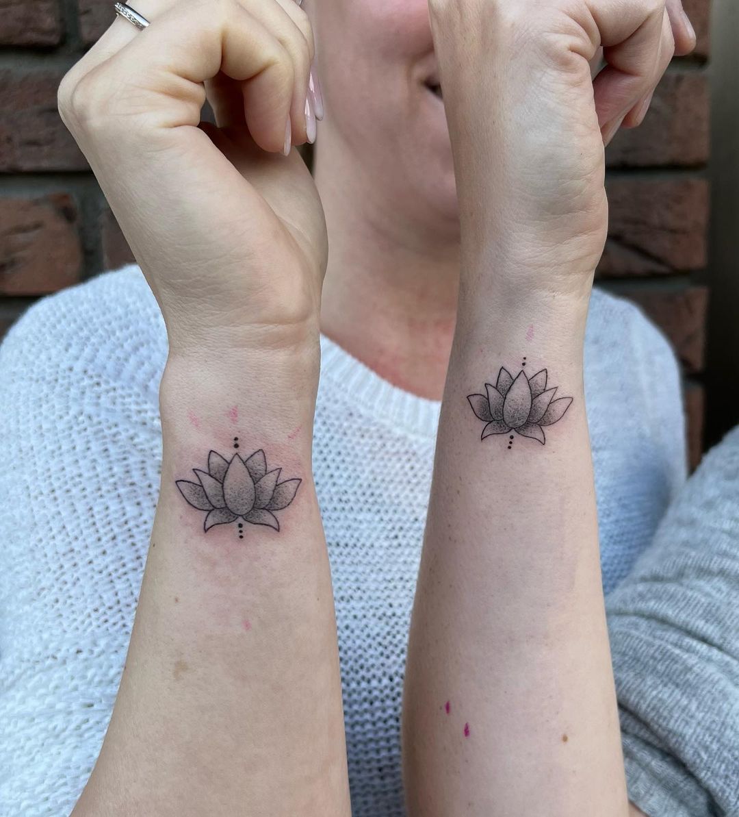 DANKE SUSANNE & MADELEINE 
.
#finelinetattoo #dotwork #smalltattoo #lotusflowert