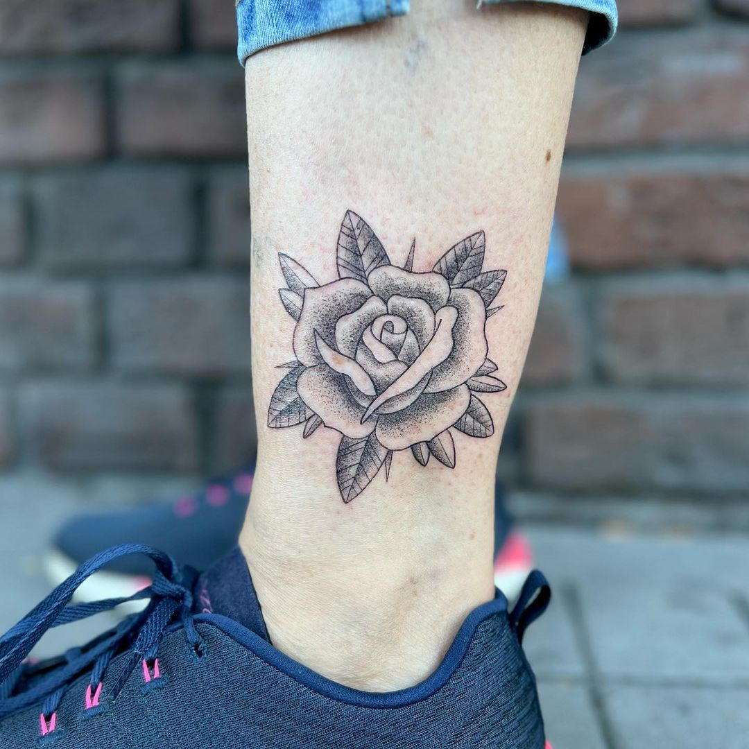 DANKE TINA! 
.
#tattooideas #tattooinspiration #rosetattoo #girlytattoos #tattoo
