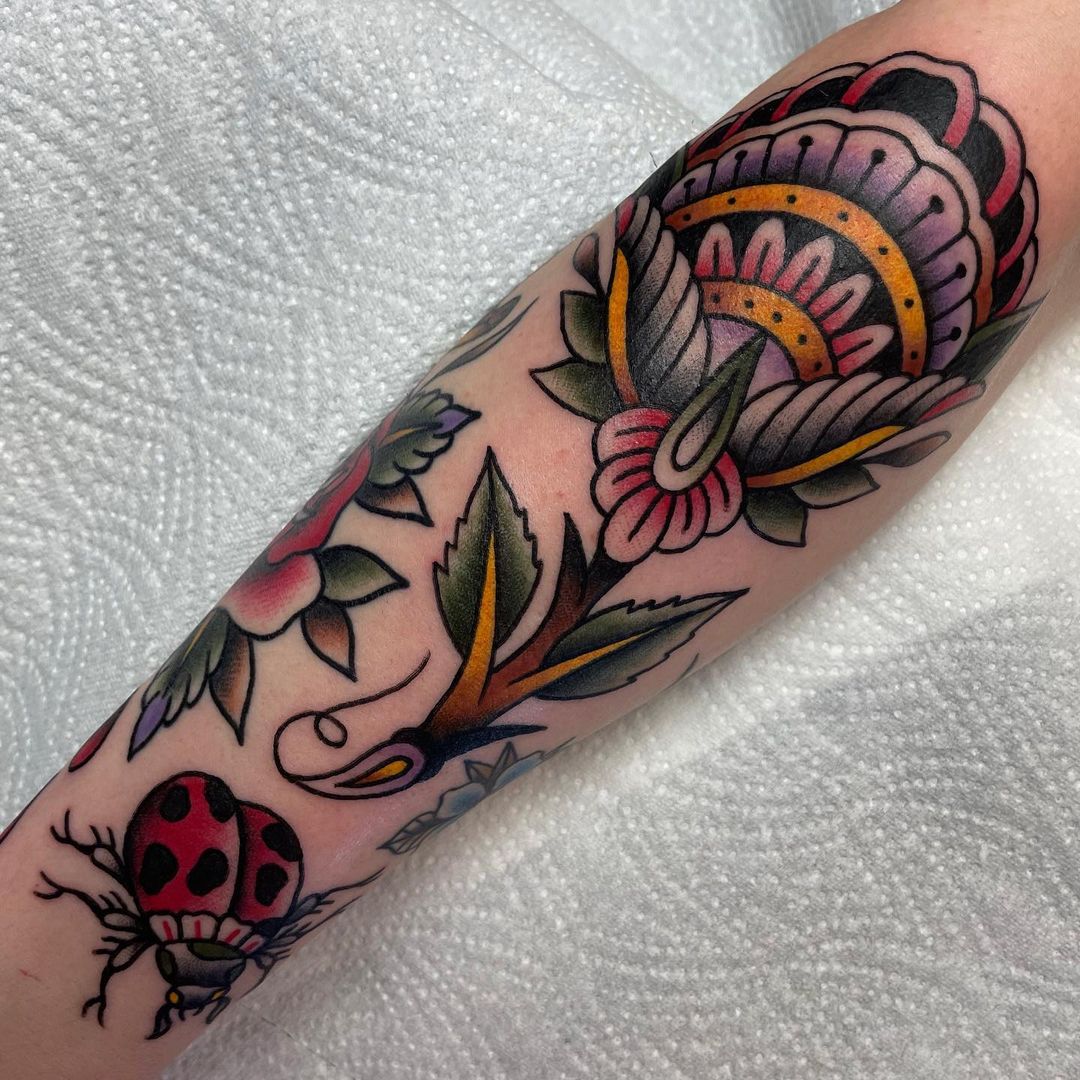 FLOWER/LADYBUG…
Danke @wiedemann.simone 

#tattoo #tattoos #tattooed #tattoolife