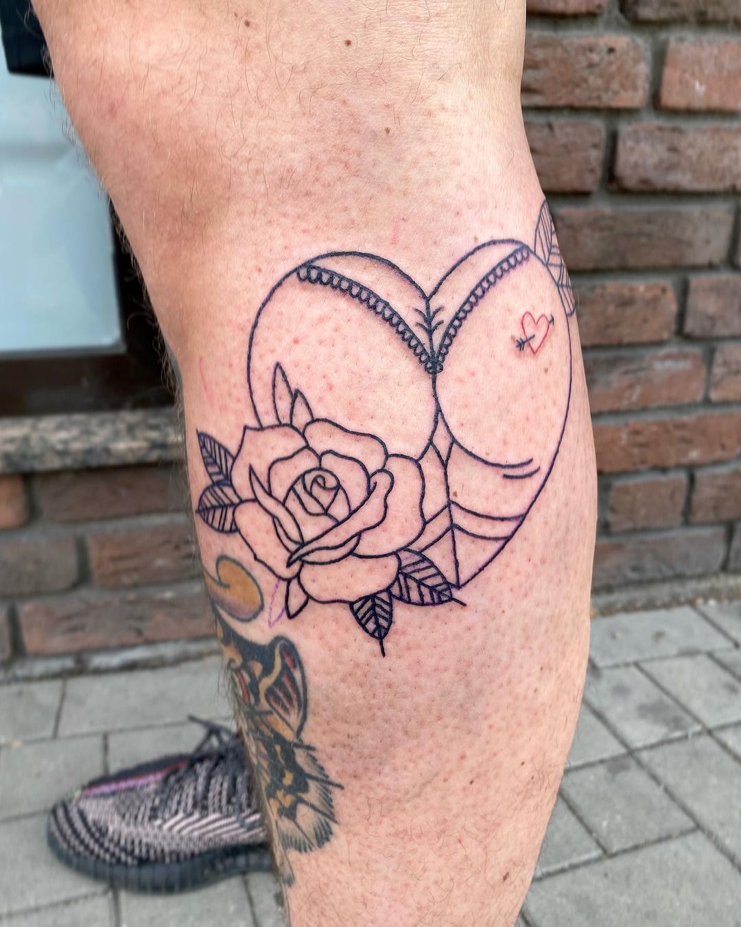 𝔞𝔰𝔰 𝔲𝔭 [ outlines ]⠀
⠀
#tattoopractice #asstattoo #hearttattoo #tattooideas #tat