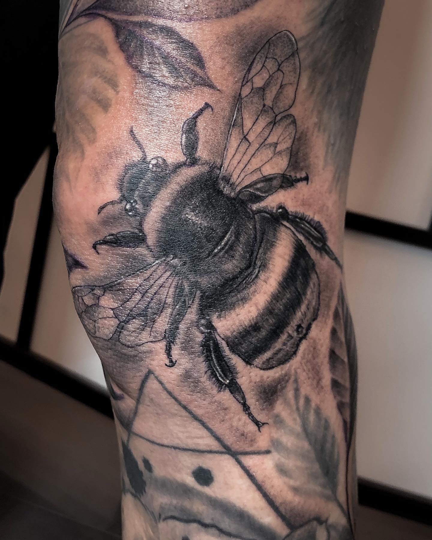 BumbleBee-Knee
.
Hummel auf der Kniescheibe für @ixsabbi - Danke für‘s Durchhalt...
