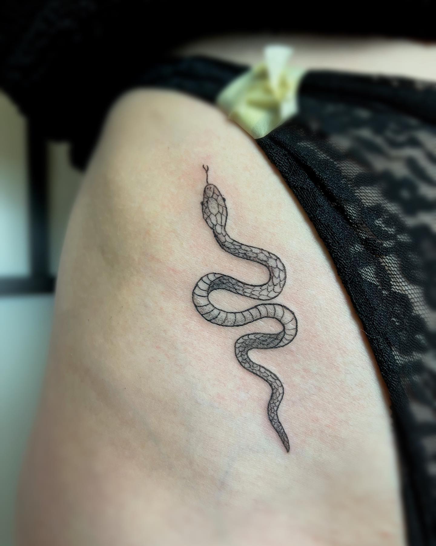 DANKE JULE! 
.
#snaketattoo #tattooideas #tattoo #smalltattoo #smalltattooideas