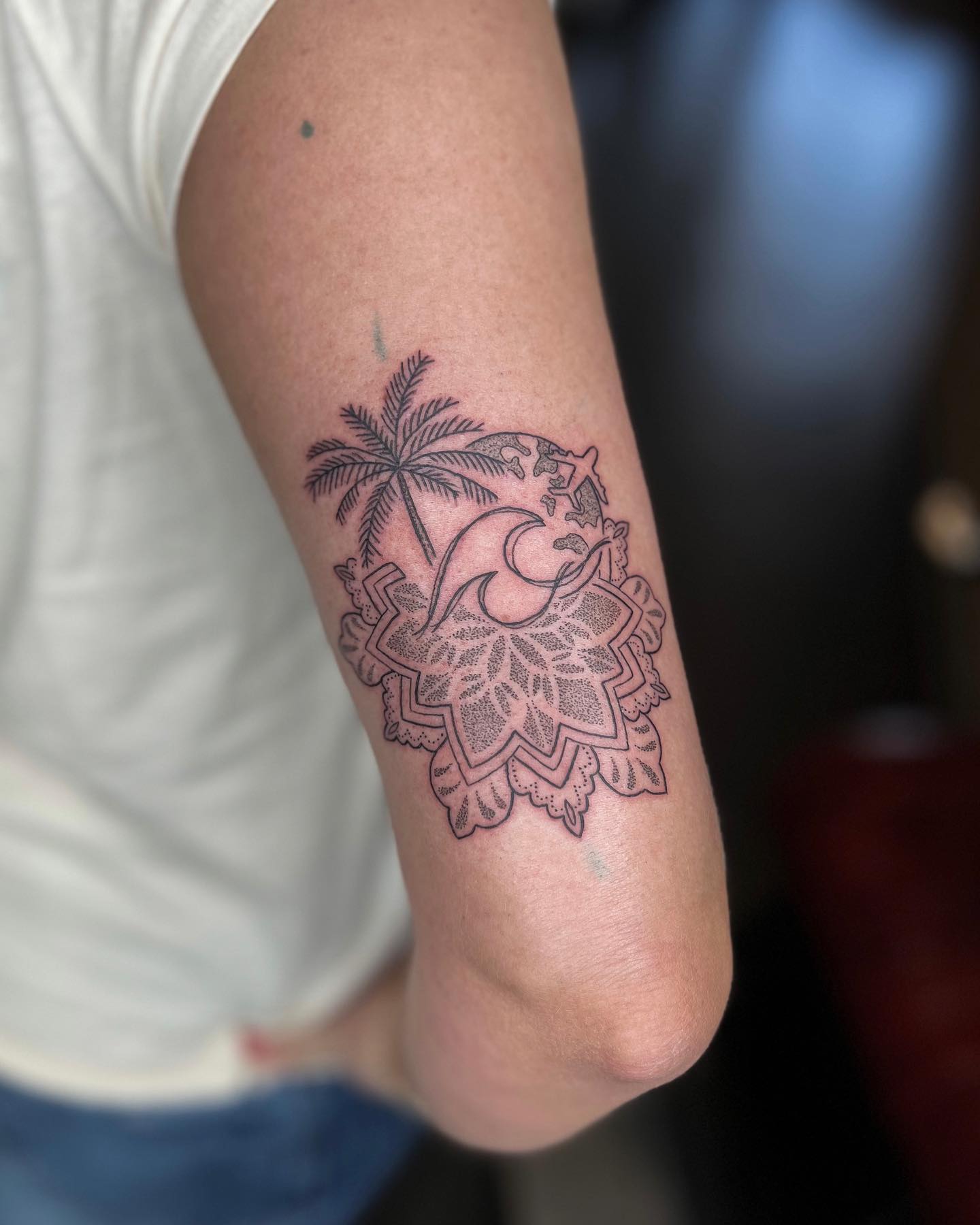 DANKE @saraahbasch 
.
#mandalatattoo #dotwork #dotworkmandala #fineline #wanderl