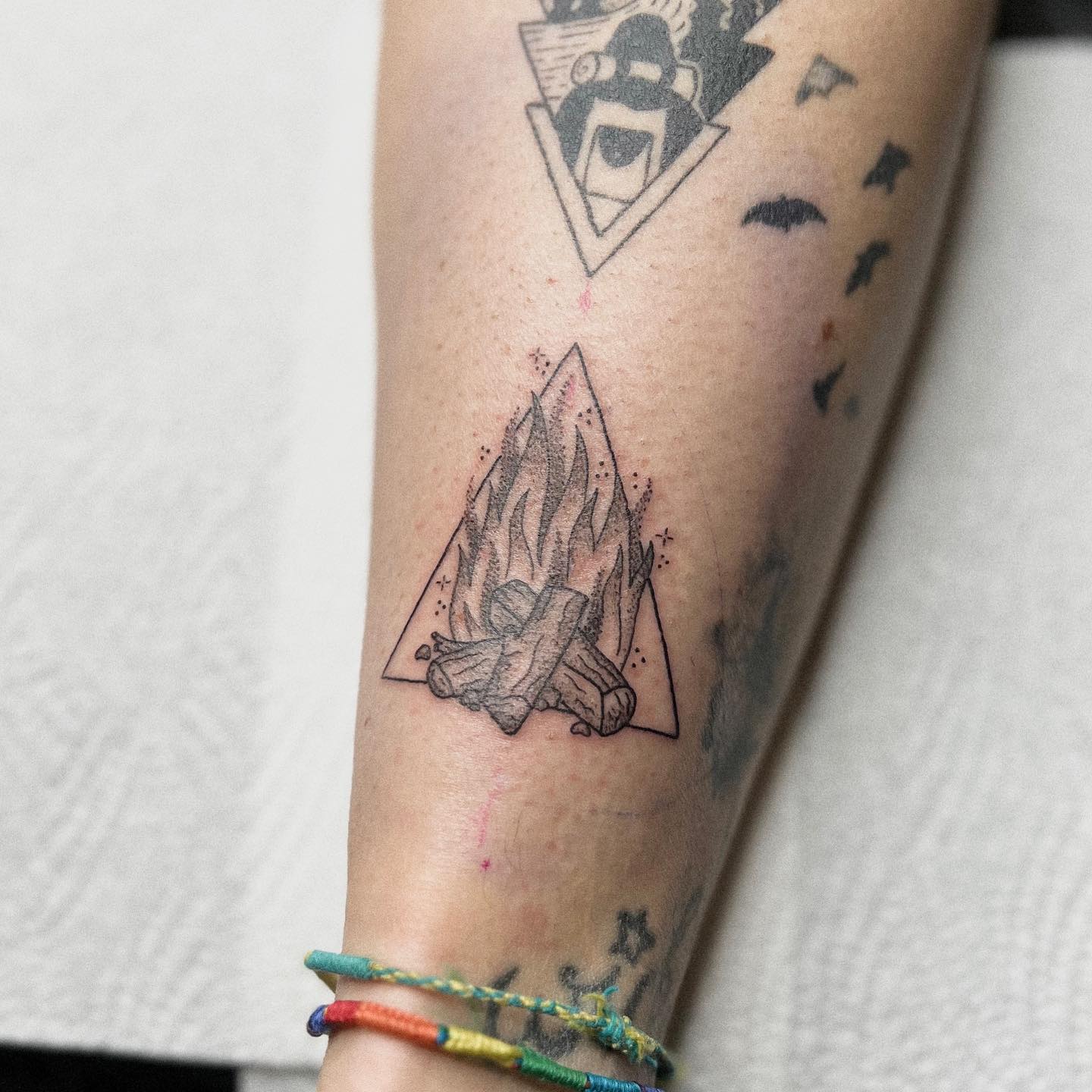 DANKE LEONI! 
.
#campfire #campfiretattoo #wanderlust #camping #tattoo #tattooid