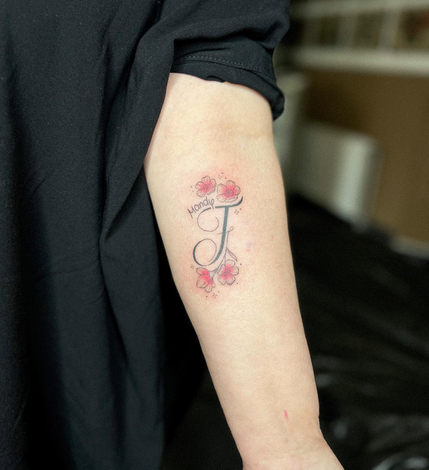 DANKE MELLI! 
(mandy ist in handschrift tätowiert)
.
#tattoo #tattooideas #handl