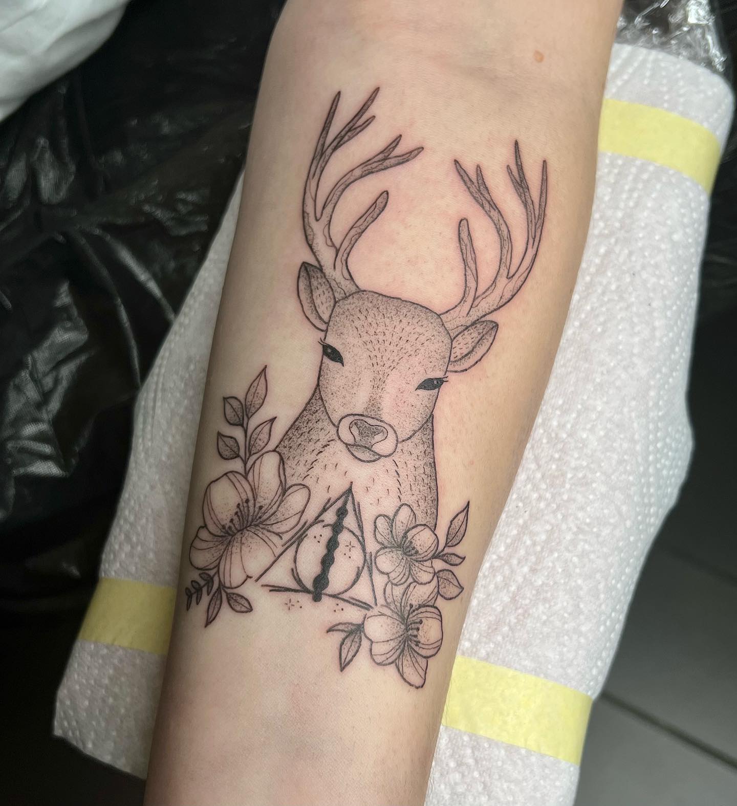 DANKE NINA! 
.
#dotwork #dotworktattoo #harrypotter #harrypottertattoo #fineline
