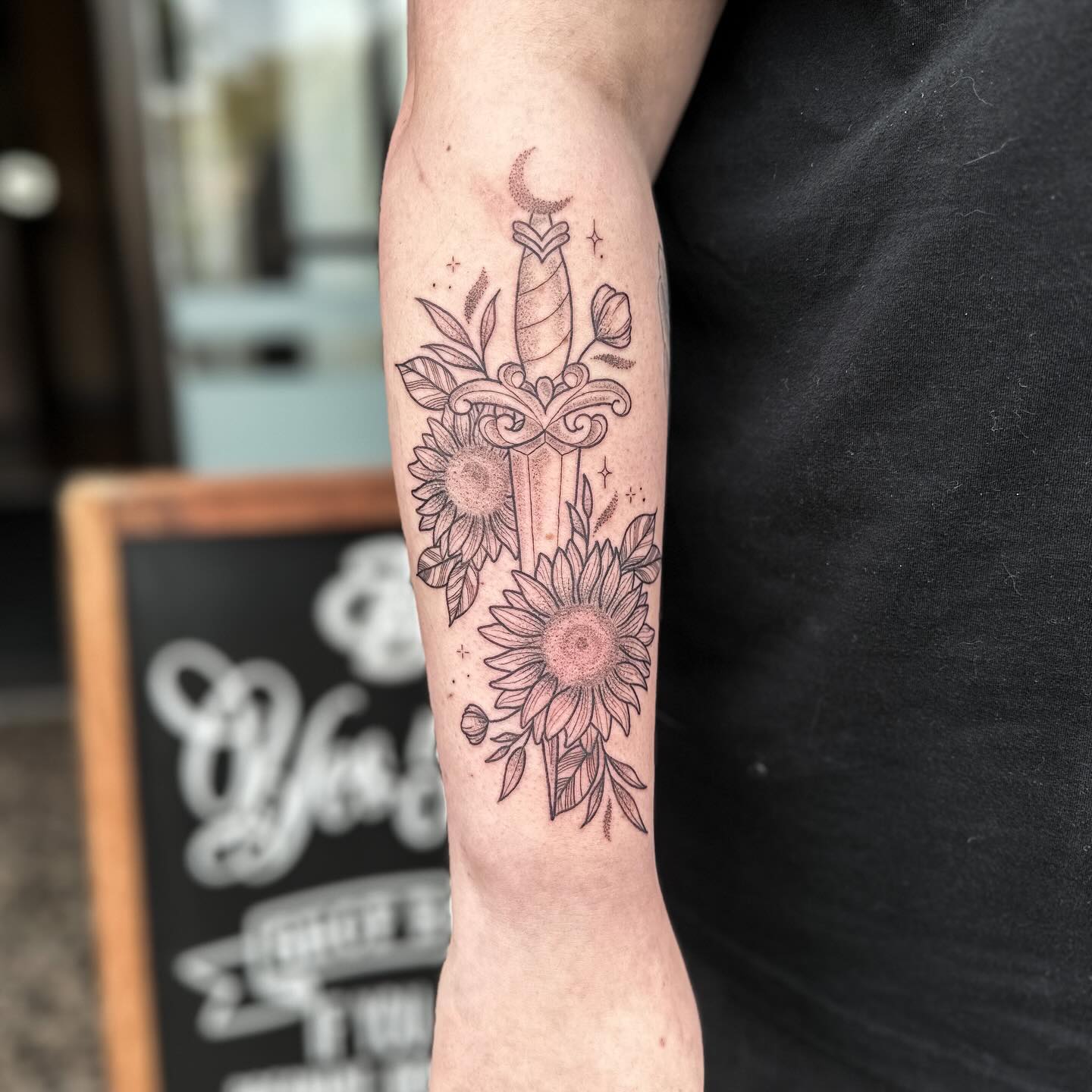 DANKE JULIA! 
.
#sunflower #sunflowertattoo #tattooideas #tattooidea #dotwork #d