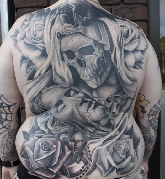 Backpiece inklusive Cover Up von @tommyschaarschmidt gestochen