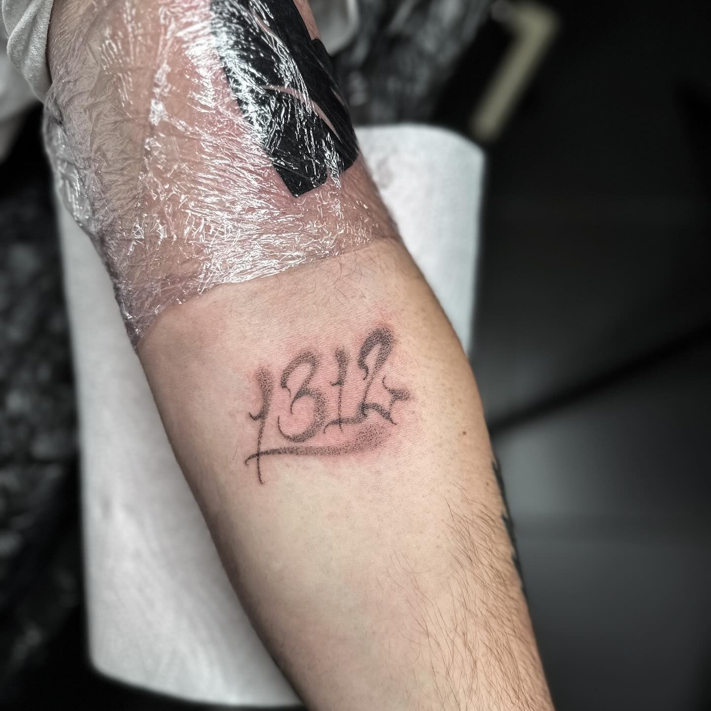 DANKE FLO! 
.
#1312 #tattoo #letteringtattoo #handlettering #dotwork #zeitgeistt
