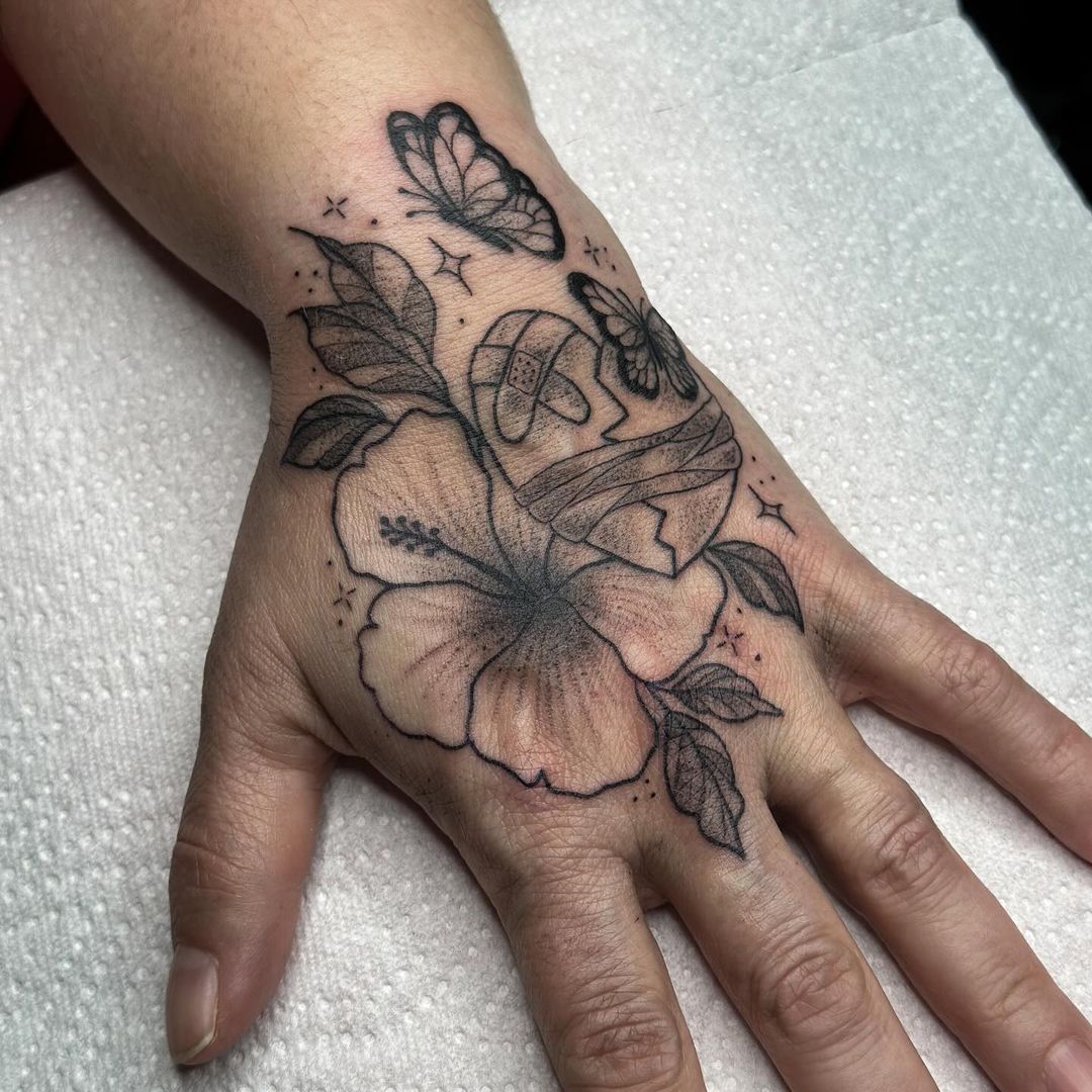 DANKE NADINE! 
bitte, biiiiitte mehr davon! 
.
#handtattoo #fineline #finetattoo